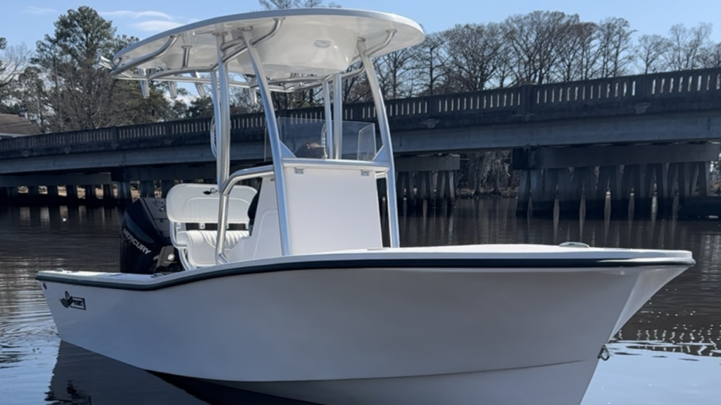 Swan Point 1900 Equalizer underway on the water
